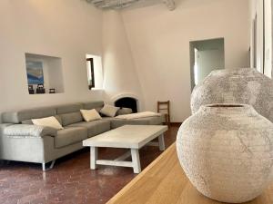 a living room with a couch and a table at Can Marianet in San Ferrán de ses Roques