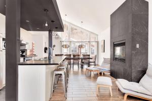 Posezení v ubytování 25- Chalet à Louer à Stoneham