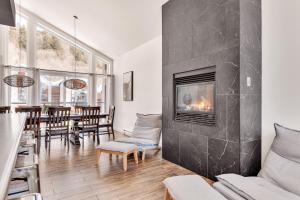 Posezení v ubytování 25- Chalet à Louer à Stoneham