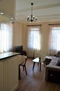 Area tempat duduk di Chola Guest House