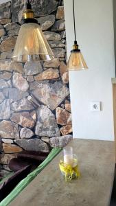Casas Rurales Maribel - Complejo Moradas del Cerro 1 - Suites con Jacuzzi en Alcalá del Júcar的酒水