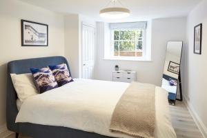 a bedroom with a large bed and a window at Stylish, spacious flat with private parking in Bristol
