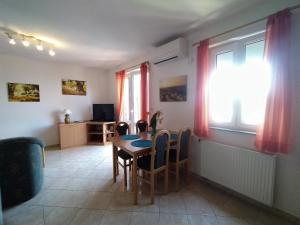 TV a/nebo společenská místnost v ubytování No stress on Cres
