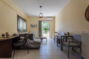 A seating area at Armonia Studios Avia 2
