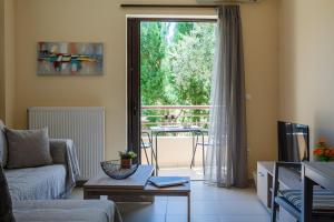 A seating area at Armonia Studios Avia 2
