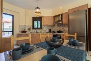 A kitchen or kitchenette at Armonia Studios Avia 2