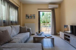 A television and/or entertainment centre at Armonia Studios Avia 2