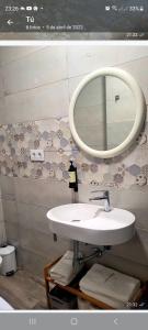 Casas Rurales Maribel - Complejo Moradas del Cerro 1 - Suites con Jacuzzi en Alcalá del Júcar的一间浴室