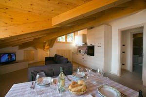 a dining room table with wine glasses and bread on it at Residenza Christian in Gravedona