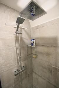 Bathroom sa The Old Scullery, Cosy Stylish Apartment for two on Harrogate's Iconic Stray