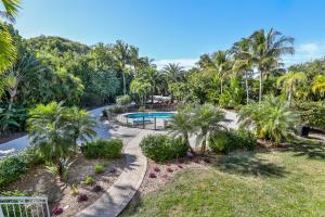 Royal Palm House في كابتيفا: منظر جوي لمنتجع به حمام سباحة