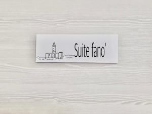 un cartel con un faro en una pared de madera en LXR Rooms Carloforte en Carloforte