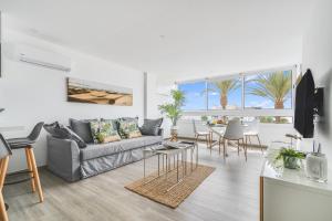 Televízia a/alebo spoločenská miestnosť v ubytovaní Home2Book Sunny Beach Maspalomas Playa del Inglés