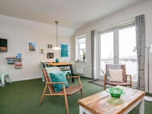 TV a/nebo společenská místnost v ubytování Holiday home Rudkøbing XVII