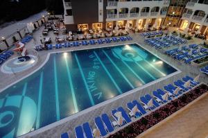 an overhead view of a swimming pool with chairs and tables at Viking Star Hotel in Kemer