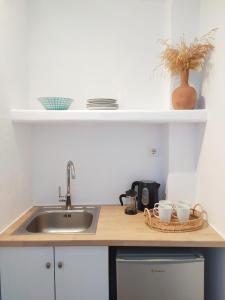 A kitchen or kitchenette at Apanema Paros