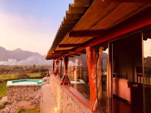 Casa con vistas a las montañas en AYAR - Portentos & Cabañas NIDO DE AYAR, en Virú