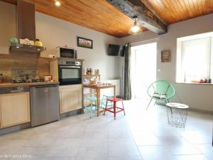 Кухня або міні-кухня у Studio Rives-d'Andaine, 1 pièce, 2 personnes - FR-1-497-159