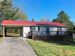 Galeriebild der Unterkunft Cozy house near Douglas Lake Family and Pet friendly Quiet location in Sevierville