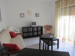 a living room with a couch and a table at Apartment Vila Rosa in Portimão
