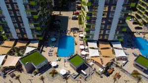 an aerial view of a courtyard in a building at ACE Apartments Beach Pool & SPA Mamaia nord in Mamaia Sat/Năvodari