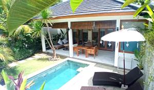 a villa with a swimming pool and a house at Bingin Pura Vida Villas in Uluwatu