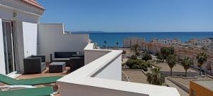 ロケタス・デ・マルにあるLa Perla Azul Playa - Terraza al Solのギャラリーの写真