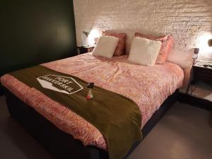 Een bed of bedden in een kamer bij Bed & Breakfast Fort Bakkerskil