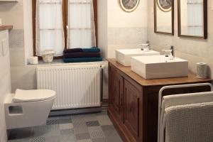 a bathroom with a sink and a toilet at Le clos des artistes - Chambres d'hôtes in Turny +26 photos