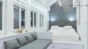 Posteľ alebo postele v izbe v ubytovaní Apartament White R parking w cenie!!!