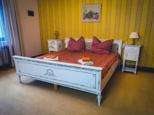 Postel nebo postele na pokoji v ubytování Apartamenty nad Wisłą Renesans