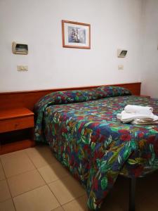 A bed or beds in a room at Osteria dei Locandieri