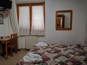 A bed or beds in a room at Osteria dei Locandieri