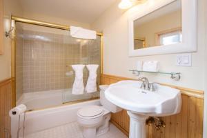 Ảnh trong thư viện ảnh của Black Oak Cabin #1977 by Big Bear Vacations ở Big Bear Lake