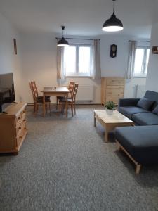 Istumisnurk majutusasutuses Černá v Pošumaví Apartmán