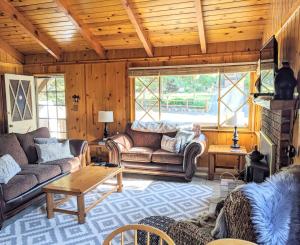 Sunny Bear Cabin - 1970 by Big Bear Vacations