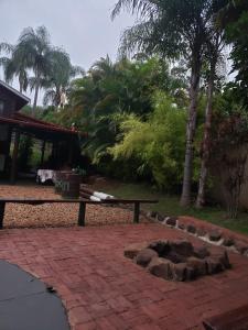 Cabana Hostel Sobrado EcoPark外面的花园