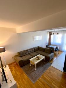 Area tempat duduk di Prishtina Center Apartment