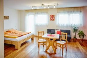 A bed or beds in a room at Schmankerl und Gast
