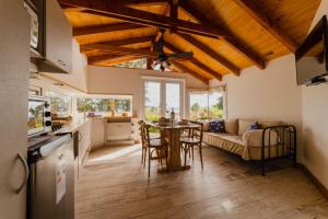 a kitchen and living room with a table and a couch at Tu Apart En Bariloche 16 in San Carlos de Bariloche