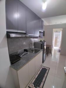 Kuchyň nebo kuchyňský kout v ubytování SM South Residences, 1 bedroom with balcony.