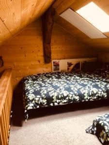 a bedroom with a bed in a cabin at Gite l'Ancolie in Marignier