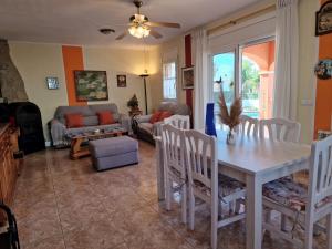 Posedenie v ubytovaní Riumar "El Cazador", 200m to beach, private pool, On-Site-Service, dog beach