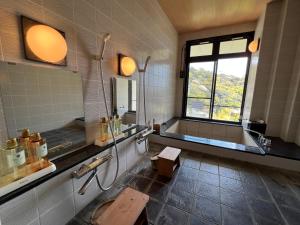 Fotografie z fotogalerie ubytování 熱海温泉　実の別荘 v destinaci Atami + 37 fotografií