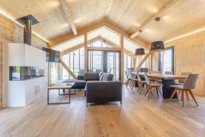 a living room with a couch and a table at Bergresort Hauser Kaibling by ALPS RESORTS in Haus im Ennstal