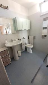 A bathroom at Contrada Vento home sharing