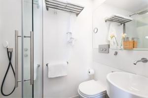 Kúpeľňa v ubytovaní Idyllia lighty flat with views in Trastevere + 10 fotografií