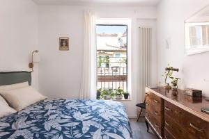 Voodi või voodid majutusasutuse Idyllia lighty flat with views in Trastevere toas
