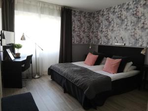 Letto o letti in una camera di Strand Hotell