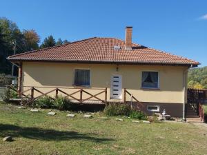 a house with a fence in front of it at Indawood in Mátraszentimre